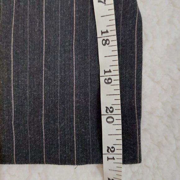 Pencil pinstripe skirt with pockets and chain details *repaired damage* - Picture 6 of 8